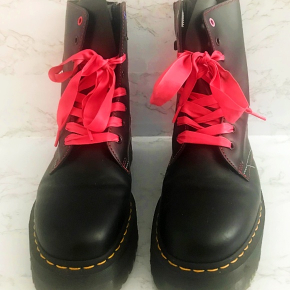 Rare Dr. Martens Jadon Hello Kitty & Friends Leather Boot Black UK 9-US 11 - Picture 2 of 6